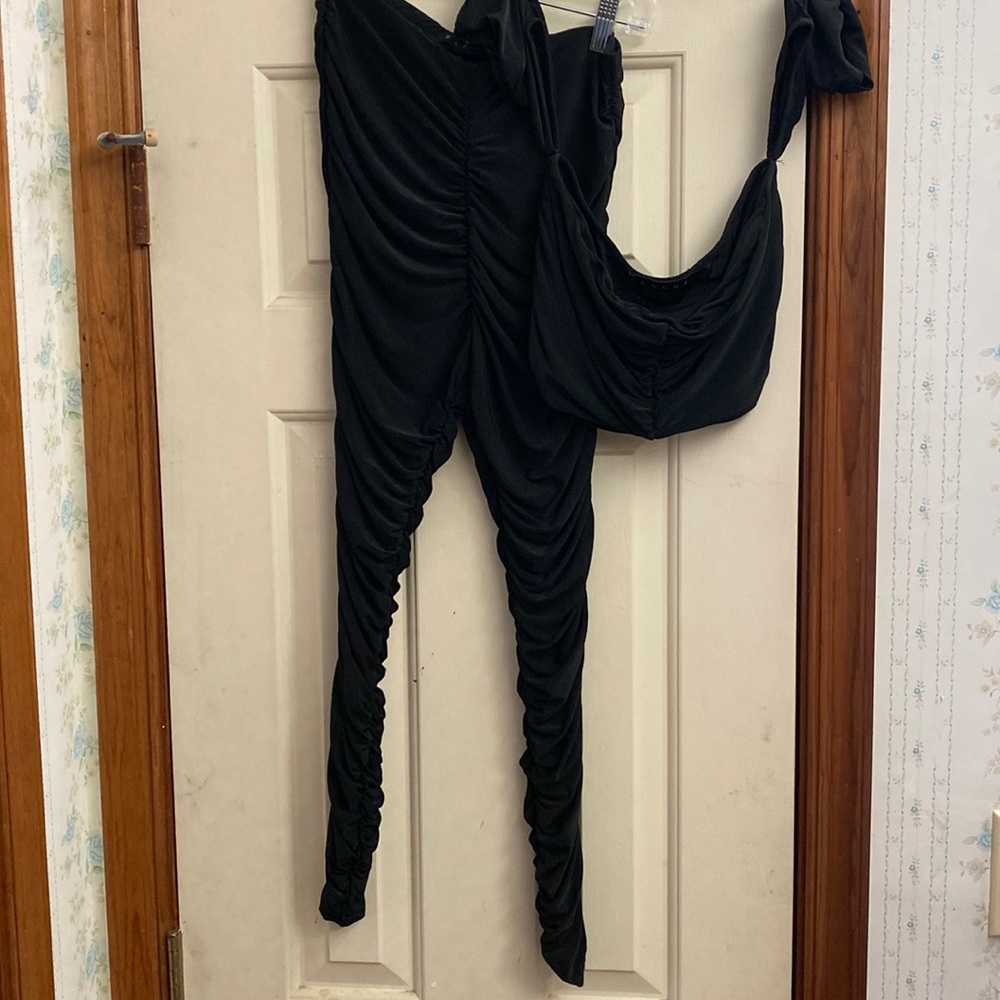 Sabora ruched short sleeve top and pants bottom.